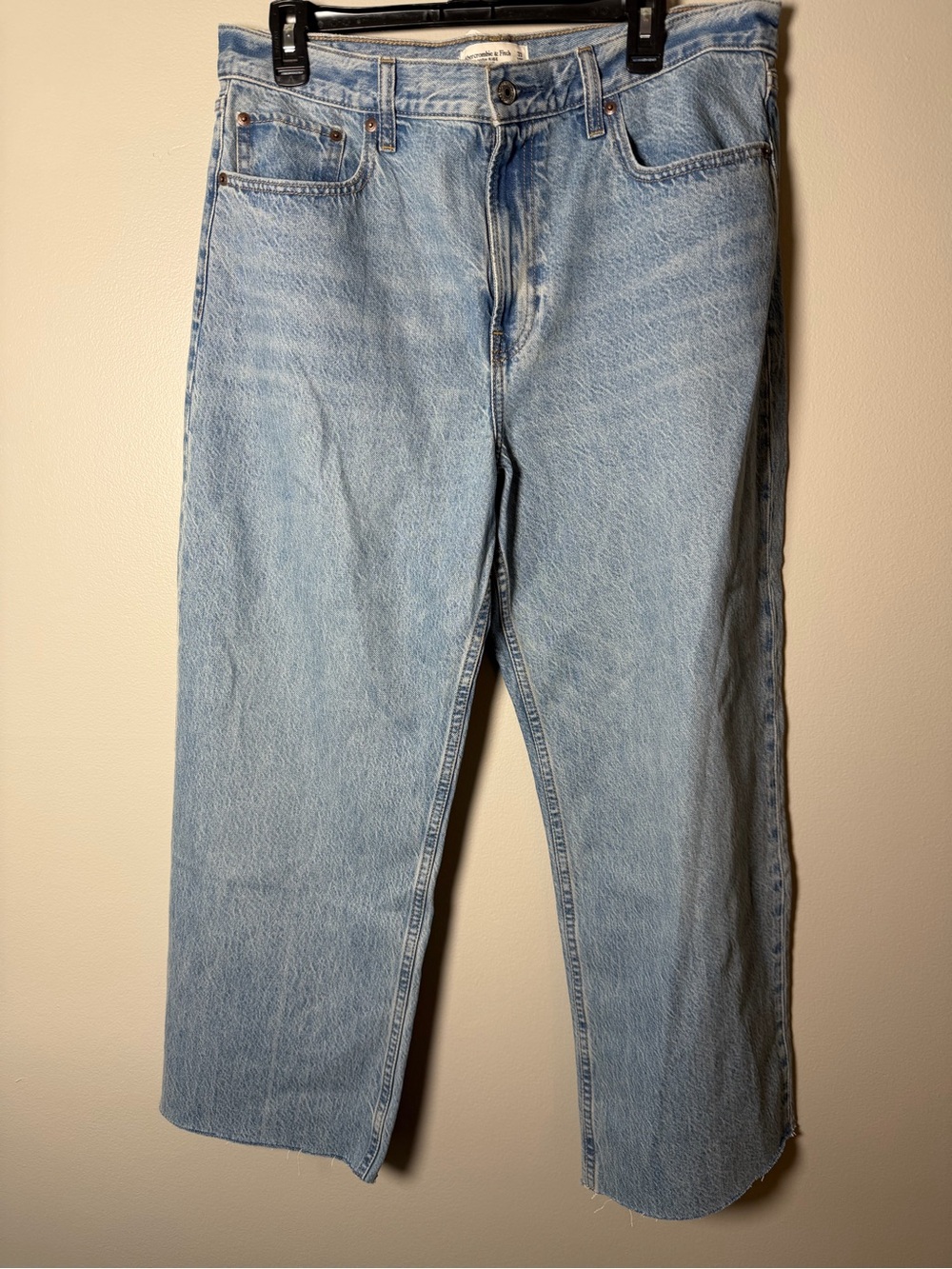 Abercrombie & Fitch Light Wash Women’s High Rise Loose Wide Leg Jeans size 32S
